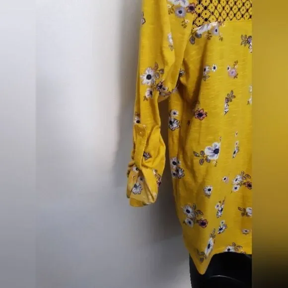 Yellow floral No Boundaries blouse - Picture 3 of 4